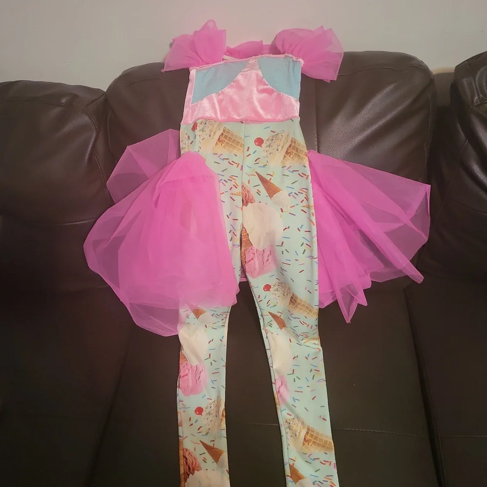 Elegant Pink and Green Dance Costume with Flowing Overlay - Picture 2 of 2